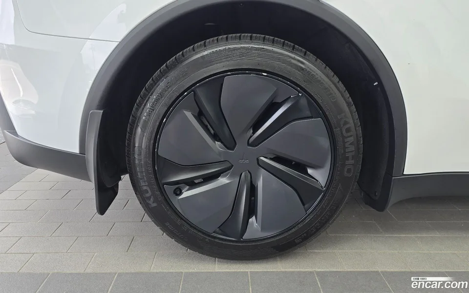 Tesla Model Y AWD 2025 — миниатюра 2