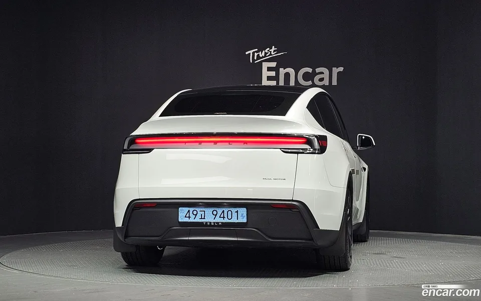 Tesla Model Y AWD 2025 — миниатюра 4