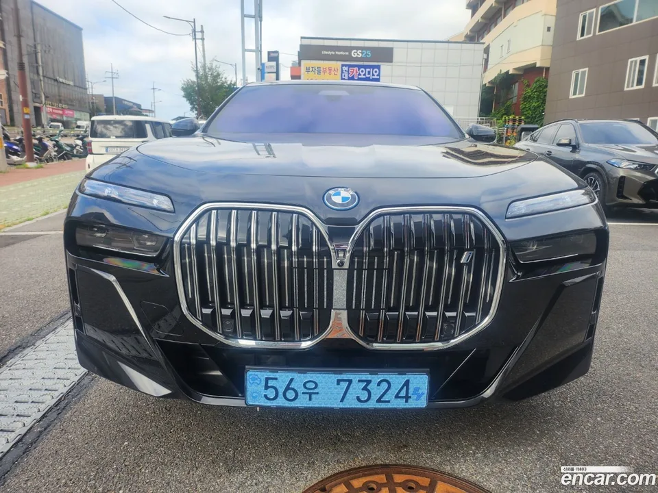 BMW i7 eDrive 50 M 2026 — фото 1, купить с доставкой в Москву