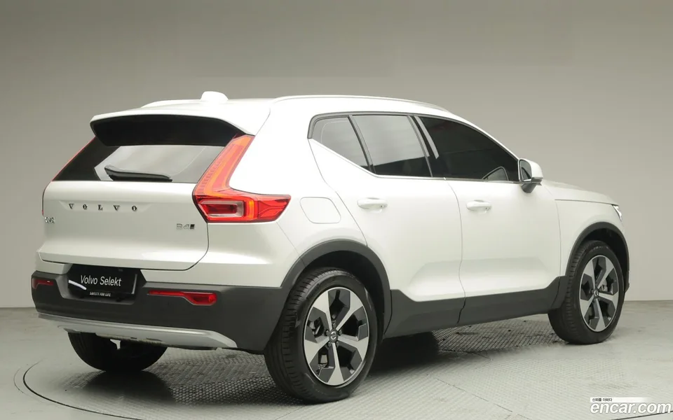 Volvo XC40 B4 2025 — thumbnail 4
