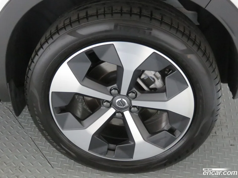 Volvo XC40 B4 2025 — thumbnail 5