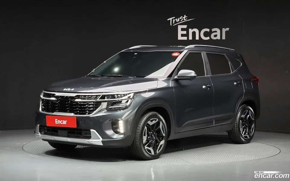 Kia Seltos 1.6 2WD 2023 — photo 1, buy with delivery to Moscow
