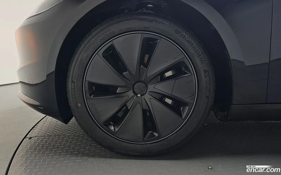 Tesla Model 3 RWD 2025 — thumbnail 2