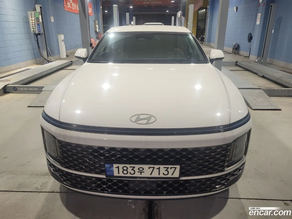 Hyundai Grandeur Hybrid 2023 — photo 1, buy with delivery to Moscow