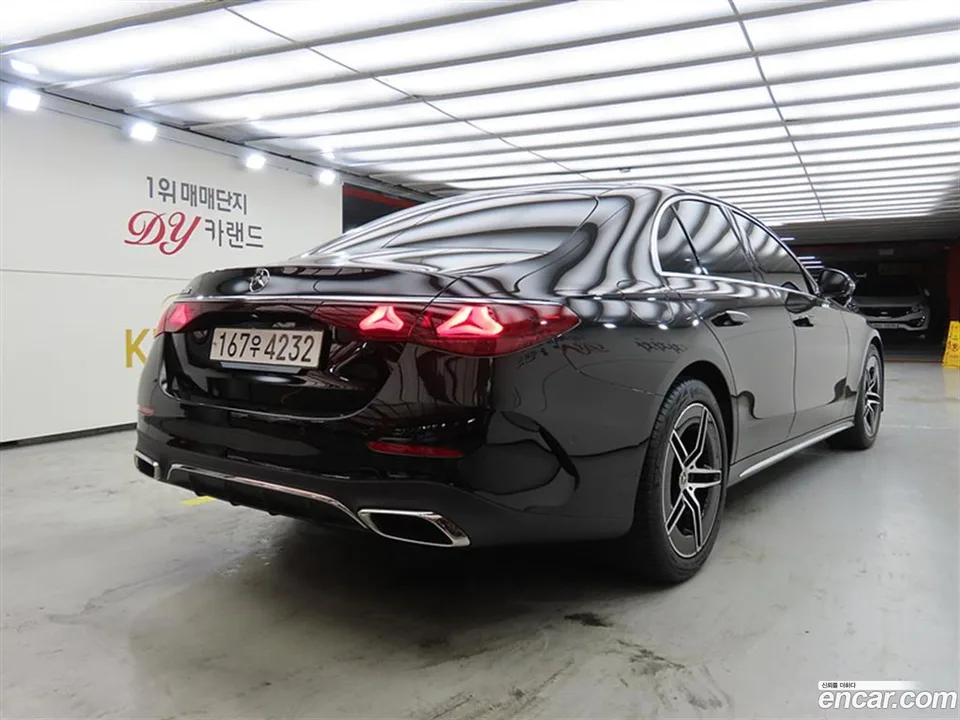Mercedes-Benz E-Class E200 AMG Line 2025 — thumbnail 4
