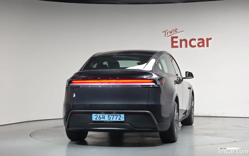 Tesla Model Y RWD 2026 — thumbnail 4