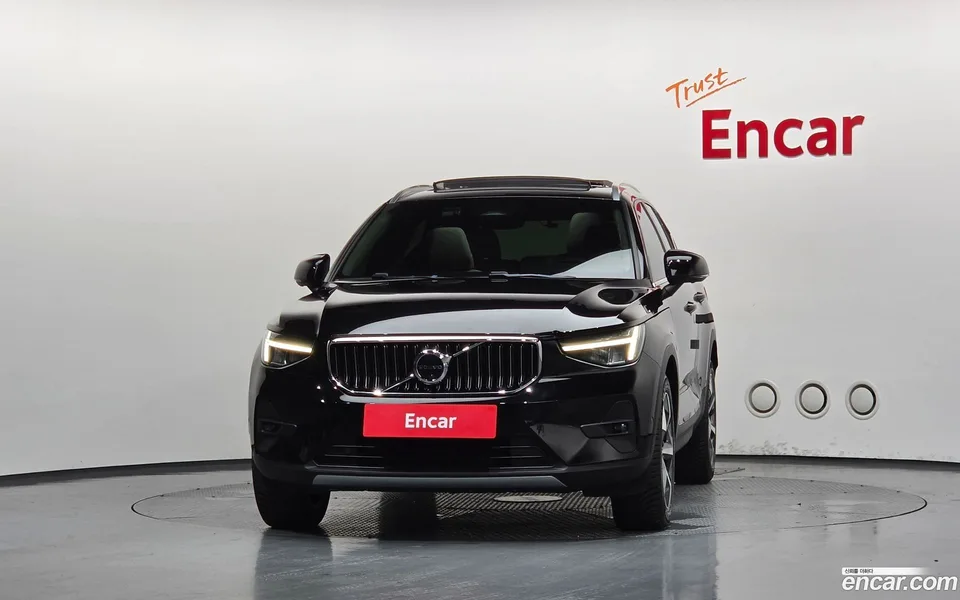 Volvo XC40 B4 2023 — thumbnail 3