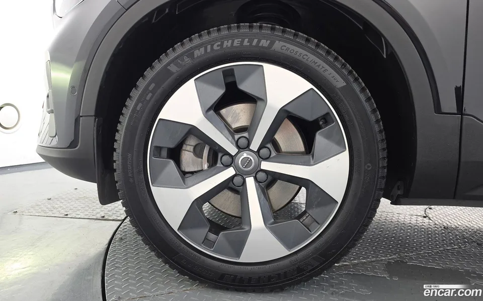Volvo XC40 B4 2023 — thumbnail 5