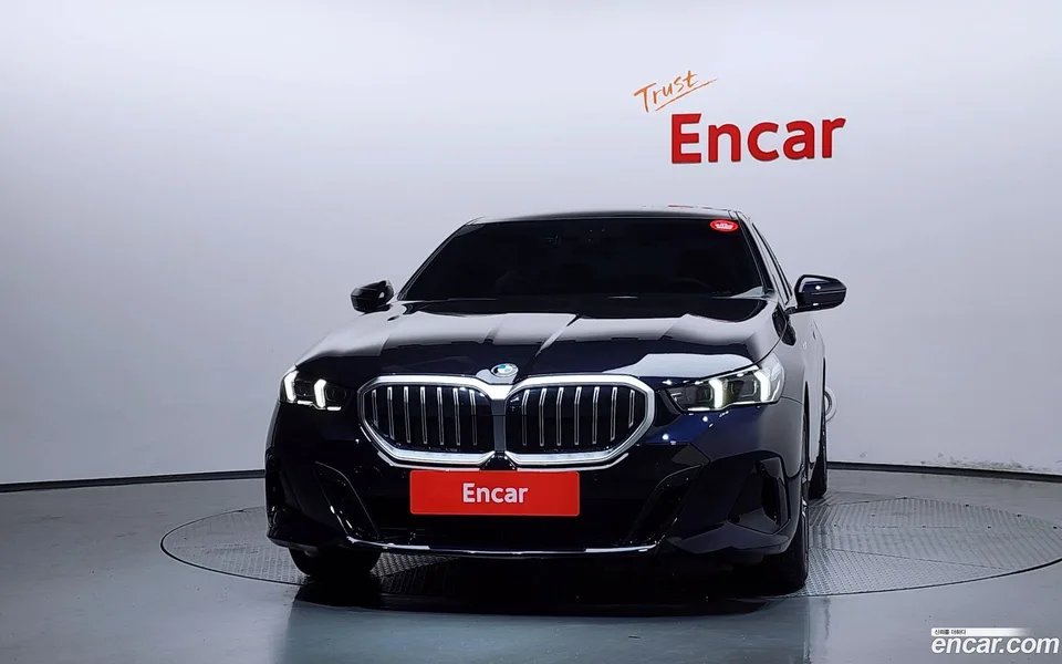 BMW 5 Series 520i M 2025 — thumbnail 3