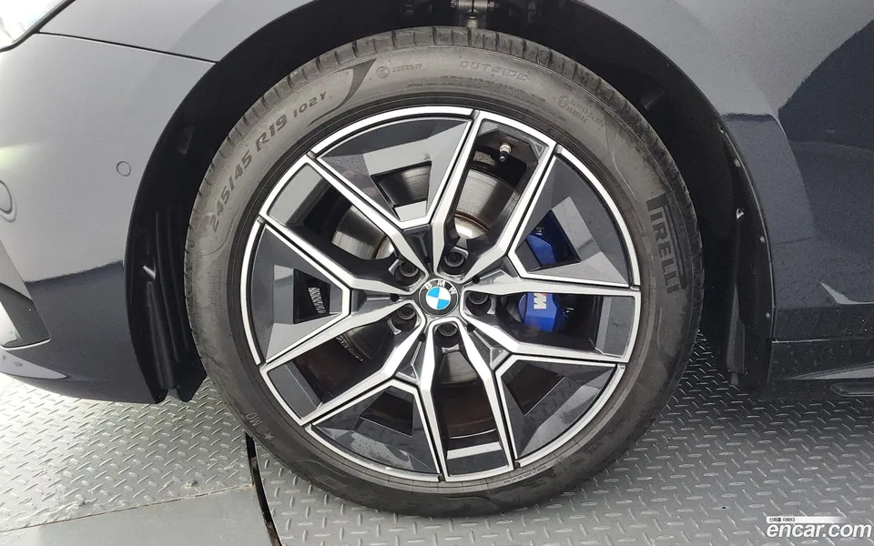 BMW 5 Series 520i M 2025 — thumbnail 5