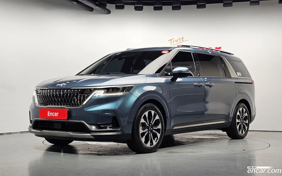Kia Carnival 7 2022 — photo 1, buy with delivery to Moscow