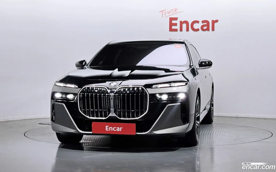 BMW 7 Series 740i xDrive M 2024 — thumbnail 3