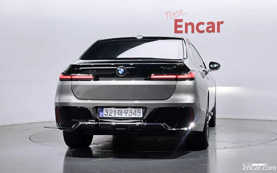 BMW 7 Series 740i xDrive M 2024 — thumbnail 4