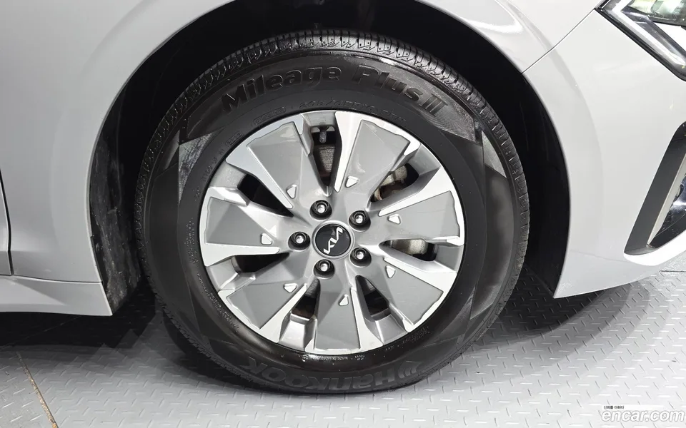 Kia K5 Hybrid 2024 — thumbnail 2