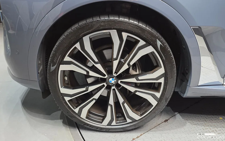 BMW X7 xDrive 40i 6 2023 — thumbnail 5