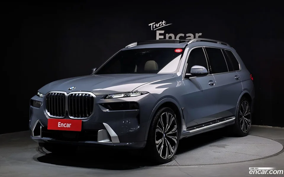 BMW X7 xDrive 40i 6 2023 — photo 1, buy with delivery to Moscow