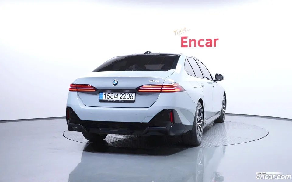 BMW 5 Series 520i M 2025 — миниатюра 4