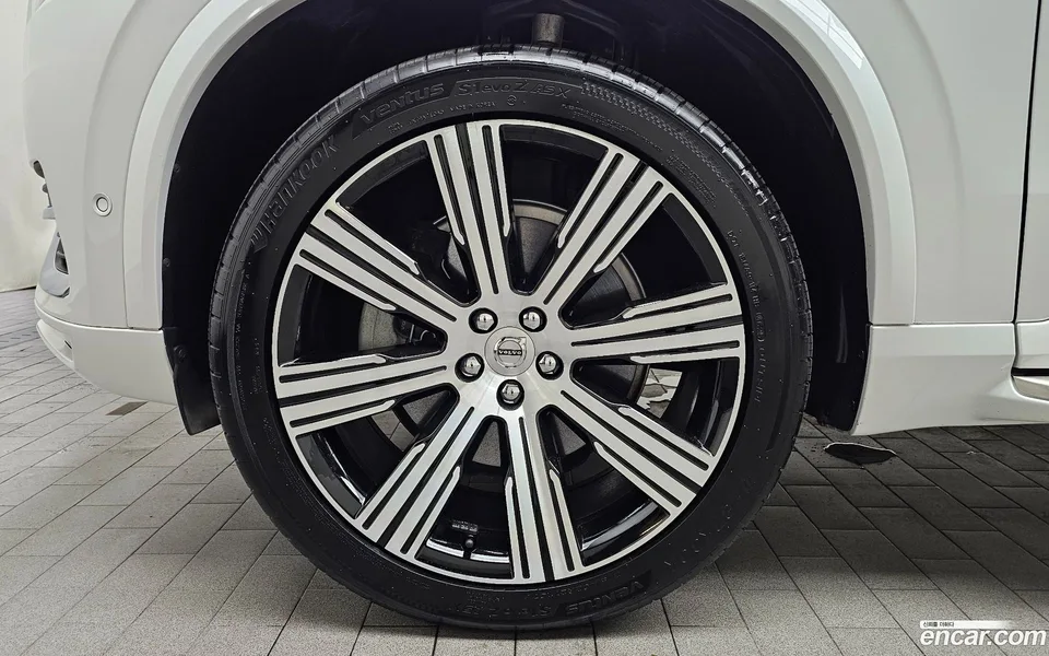Volvo XC90 B6 2023 — thumbnail 5