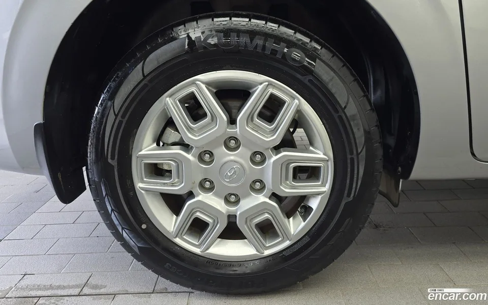 Hyundai Staria 3 2023 — thumbnail 2