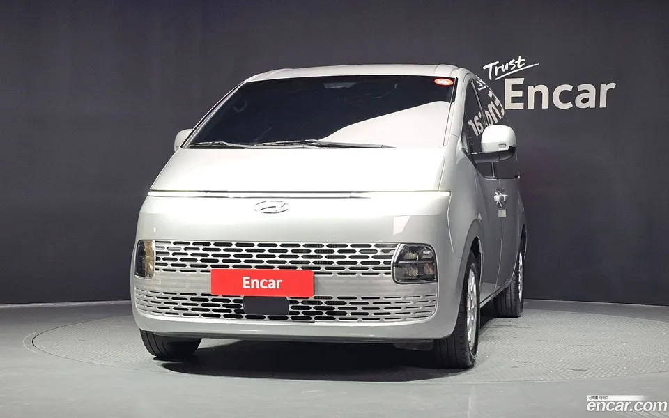 Hyundai Staria 3 2023 — thumbnail 3