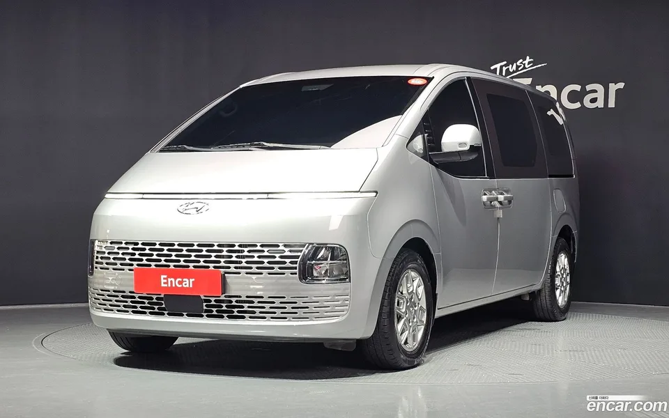Hyundai Staria 3 2023 — photo 1, buy with delivery to Moscow