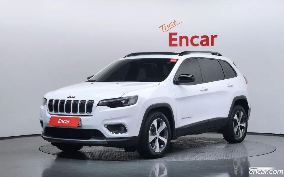 Jeep Cherokee 2.4 2WD 2022 — photo 1, buy with delivery to Moscow