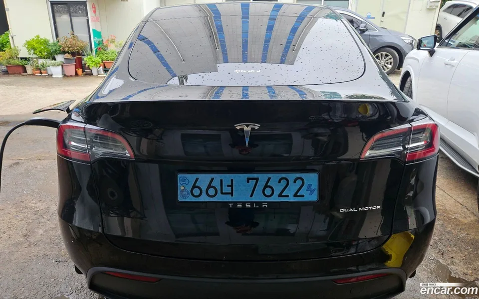 Tesla Model Y AWD 2023 — thumbnail 4