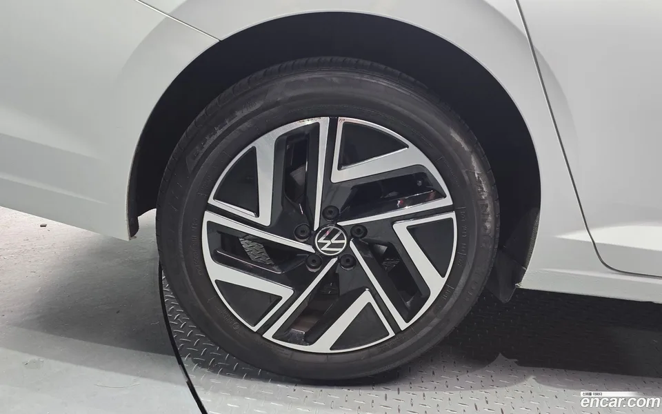 Volkswagen Jetta 1.5 TSI 2023 — thumbnail 2