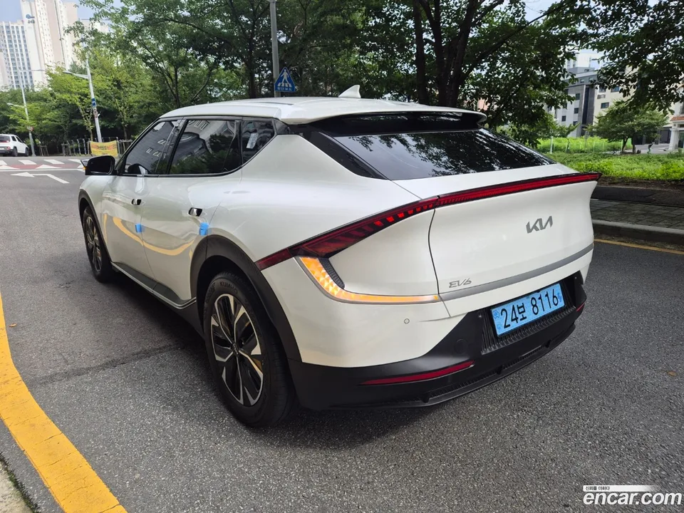 Kia EV6 2023 — thumbnail 4