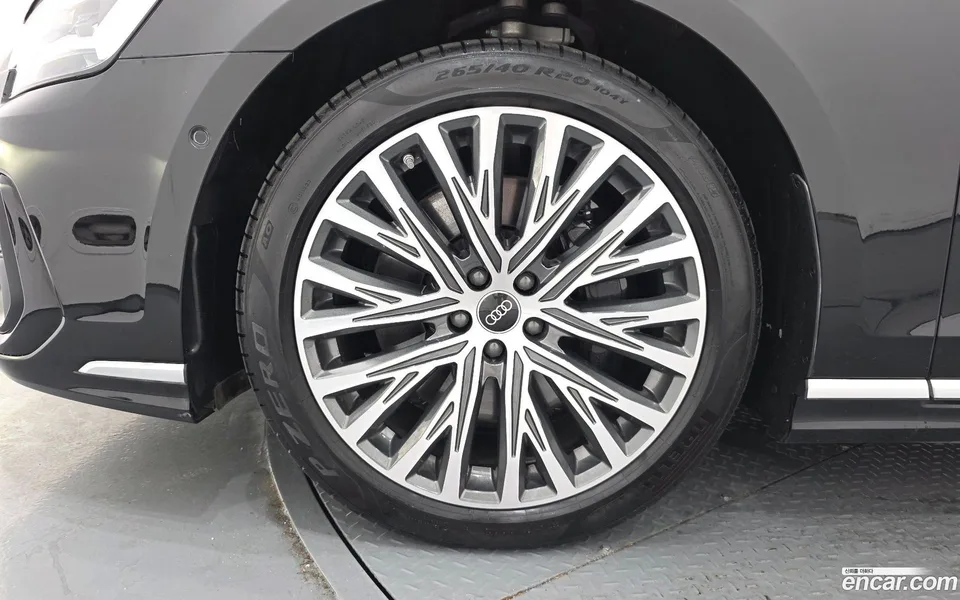 Audi A8 55 TFSI LWB 2023 — thumbnail 2