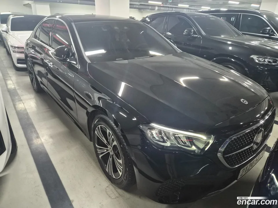 Mercedes-Benz E-Class E200 2025 — thumbnail 4
