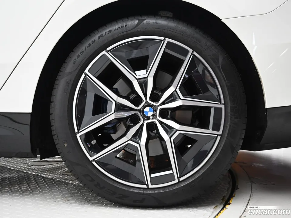 BMW i5 xDrive 40 M 2026 — thumbnail 5