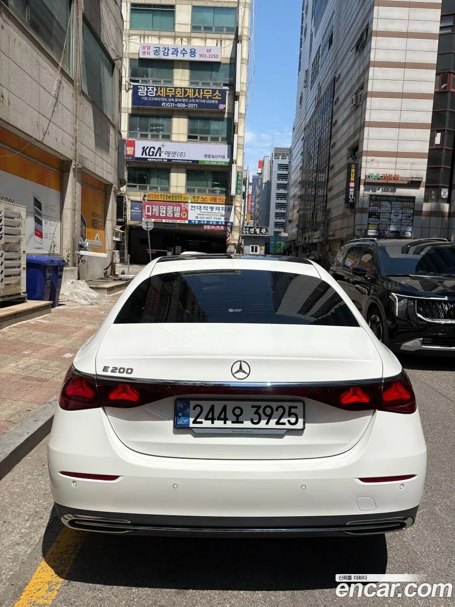 Mercedes-Benz E-Class E200 2024 — thumbnail 5