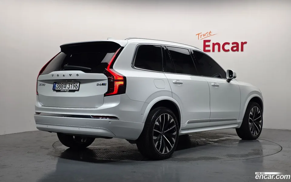 Volvo XC90 B6 2025 — thumbnail 2