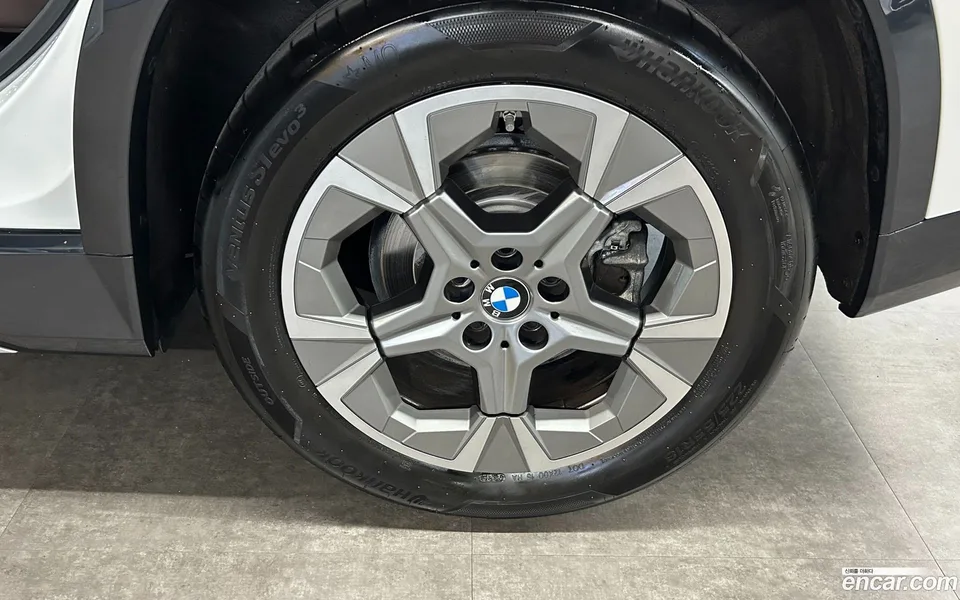 BMW X1 xDrive 20i xLine 2025 — thumbnail 5