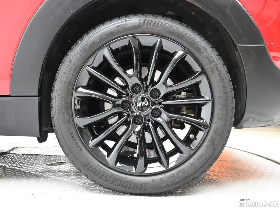 MINI Cooper Clubman 2023 — thumbnail 2
