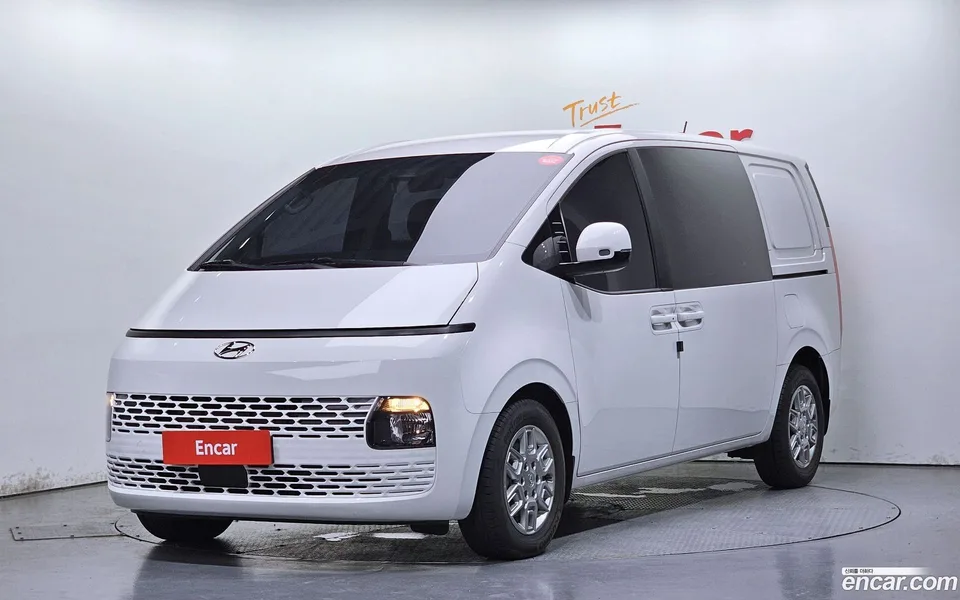 Hyundai Staria L3.5 5 2023 — фото 1, купить с доставкой в Москву