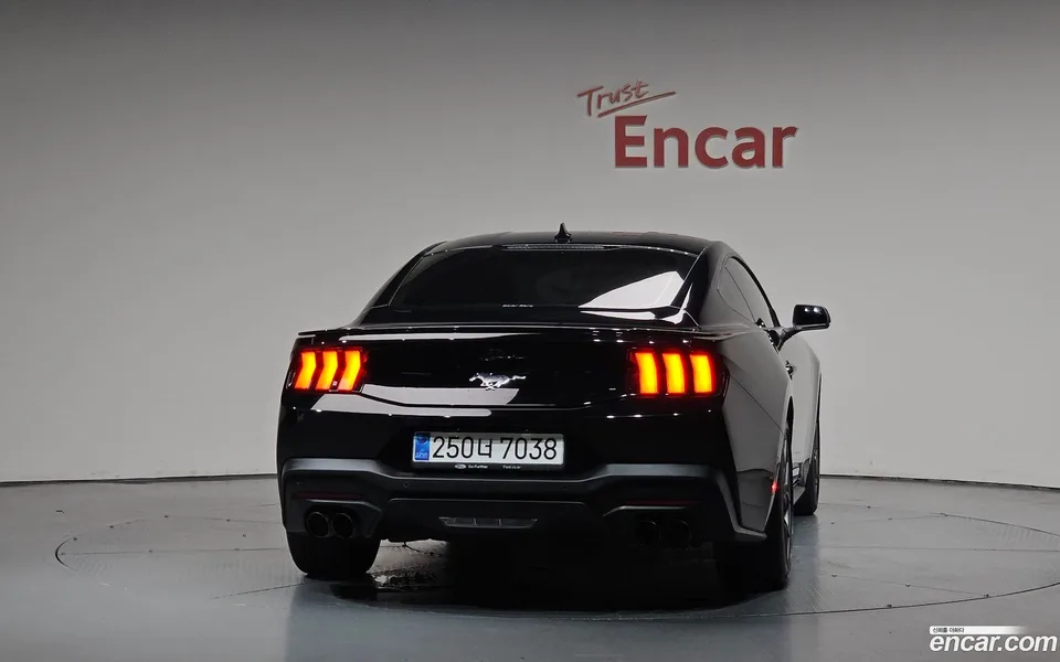 Ford Mustang 2.3 2024 — thumbnail 4