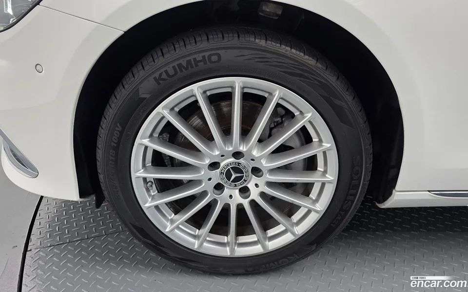 Mercedes-Benz E-Class E220d 4MATIC 2023 — thumbnail 5