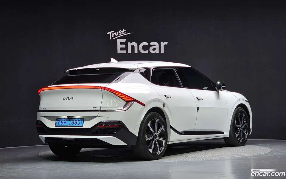 Kia EV6 4WD 2023 — thumbnail 2