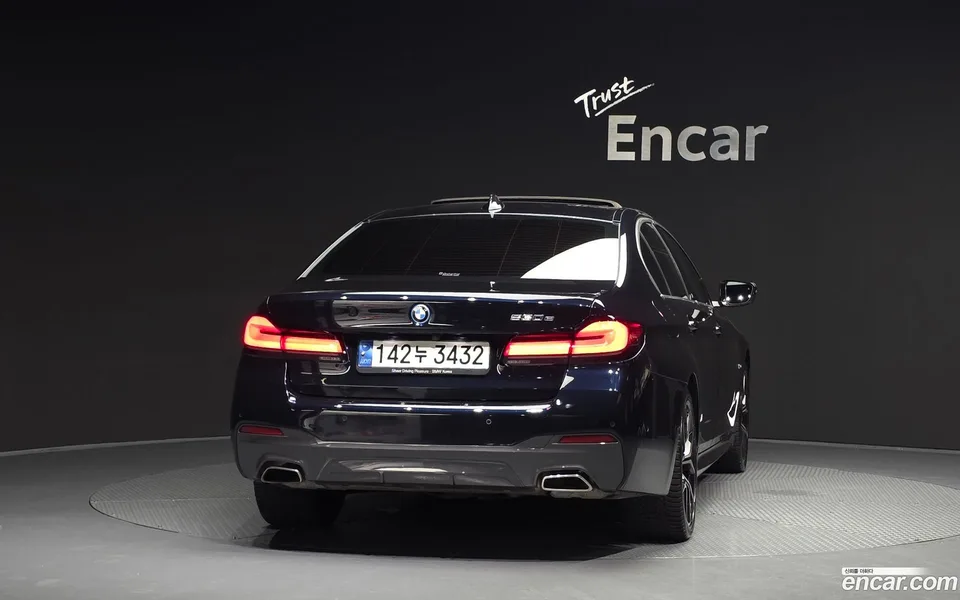 BMW 5 Series 530e M 2022 — thumbnail 4