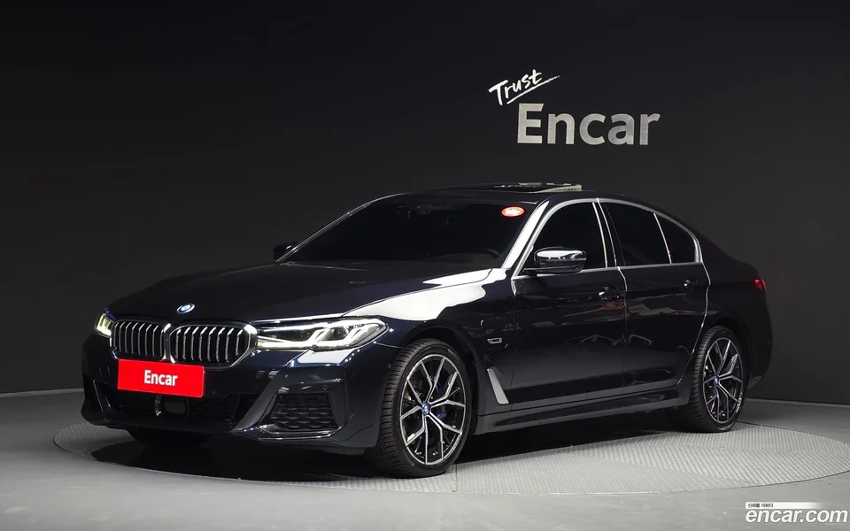 BMW 5 Series 530e M 2022 — photo 1, buy with delivery to Moscow
