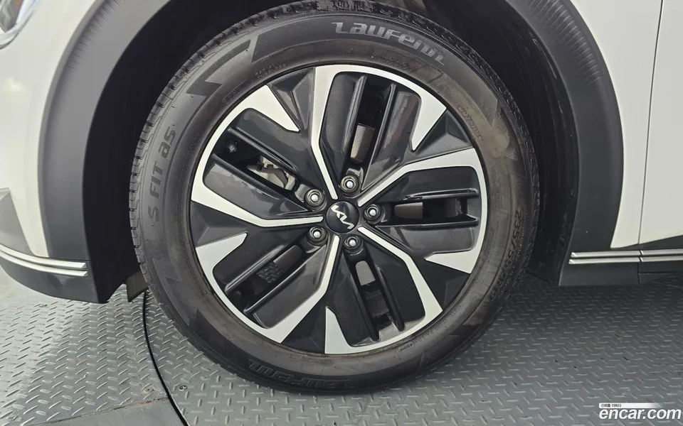 Kia EV6 4WD 2023 — thumbnail 5
