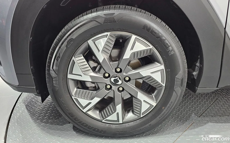 KG Mobility Torres EVX E7 2023 — thumbnail 2