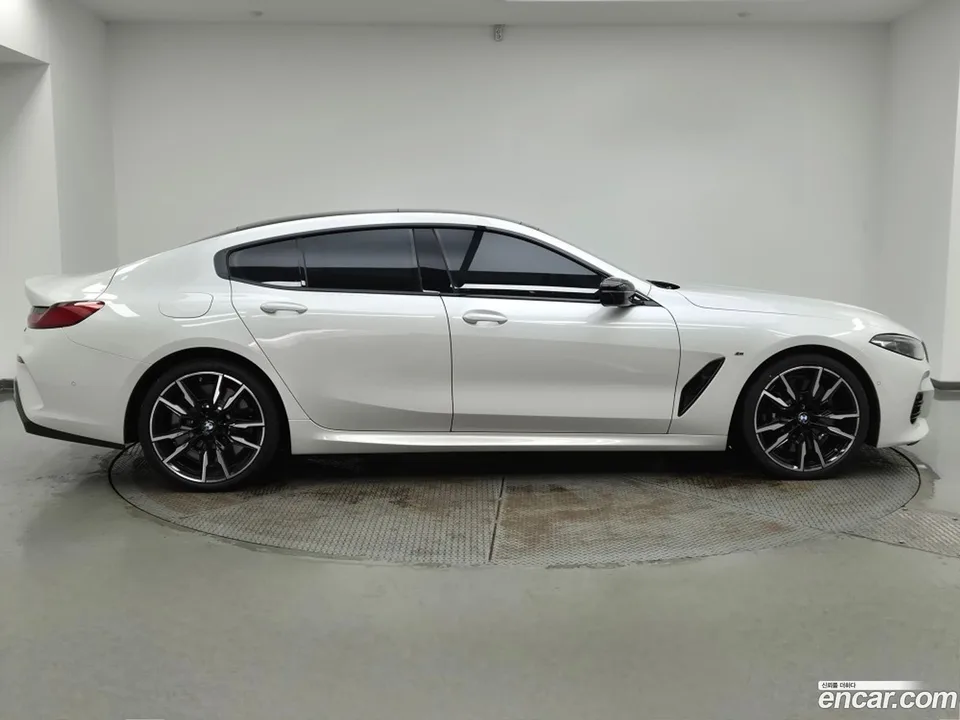 BMW 8 Series M850i xDrive 2025 — thumbnail 2