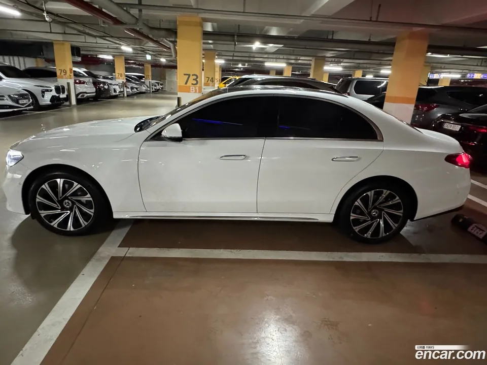 Mercedes-Benz E-Class E300 4MATIC 2025 — миниатюра 4