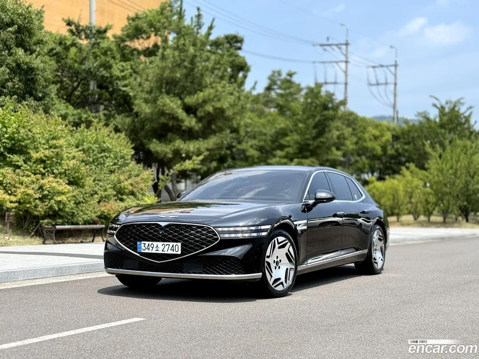 Genesis G90 3.5 AWD 2022 — photo 1, buy with delivery to Moscow
