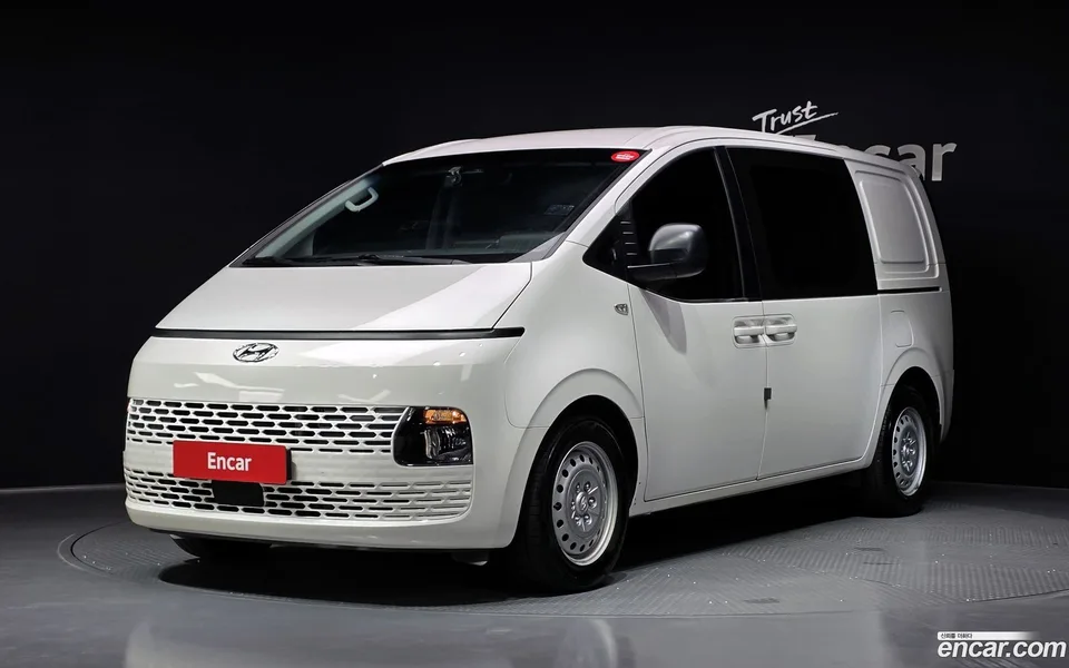 Hyundai Staria 5 2022 — photo 1, buy with delivery to Moscow