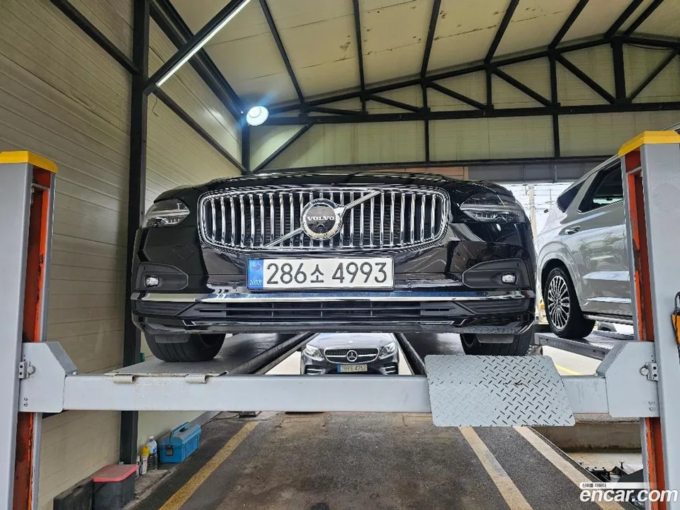 Volvo S90 B5 2022 — photo 1, buy with delivery to Moscow