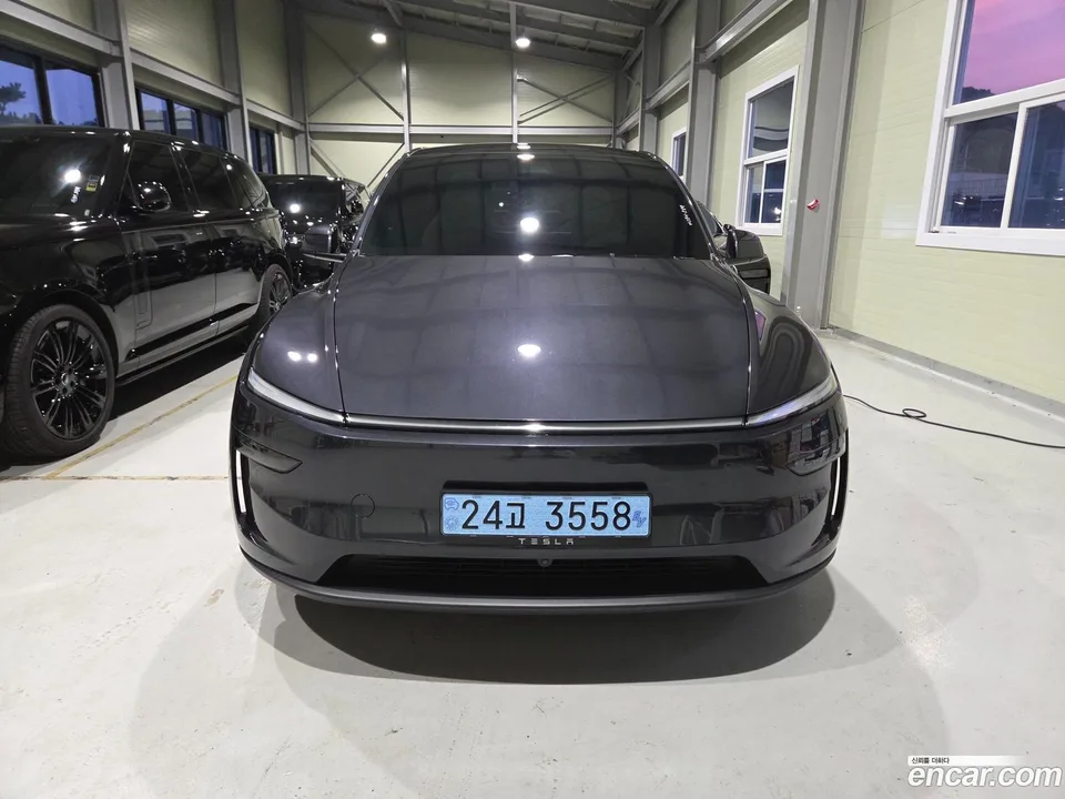 Tesla Model Y L AWD 2026 — thumbnail 3